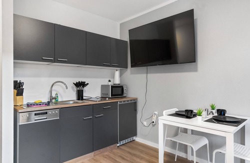 Ruhrort Apartment | Basic but comfortable, cosi - 30 min to DUsseldorf exhibition/fair, great value