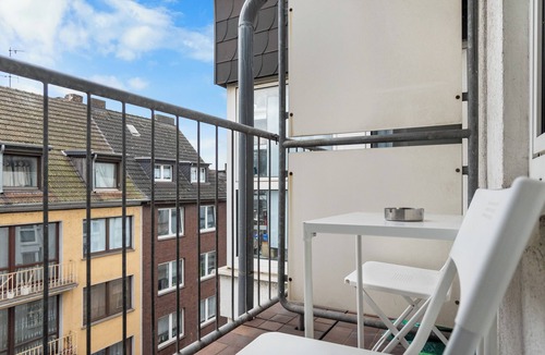 Ruhrort Apartment | Basic but comfortable, cosi - 30 min to DUsseldorf exhibition/fair, great value
