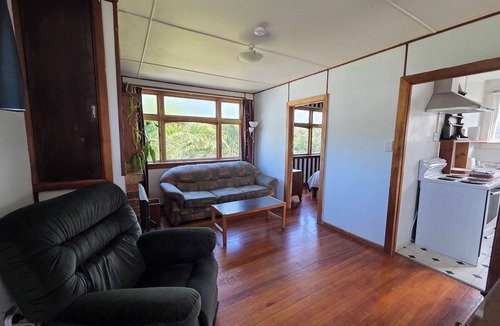 Christchurch House | Basic Kiwi Beach House!