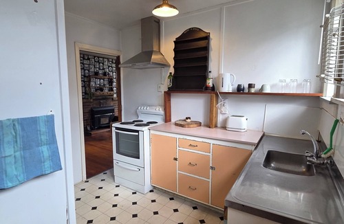 Christchurch House | Basic Kiwi Beach House!
