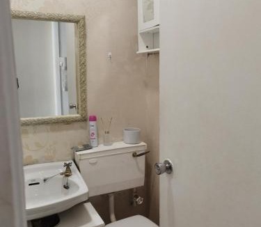 North West Apartment | Basic Three Bedroom Flat West End