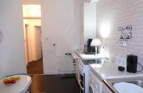North West Apartment | Basic Three Bedroom Flat West End