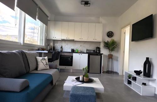 Monopari Apartment | Basil Leaf - Minimal View Retreat