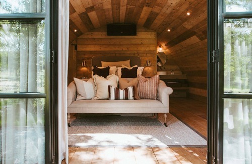 Mortimer West End Cottage | Basil Pyggy - Luxury Cottages