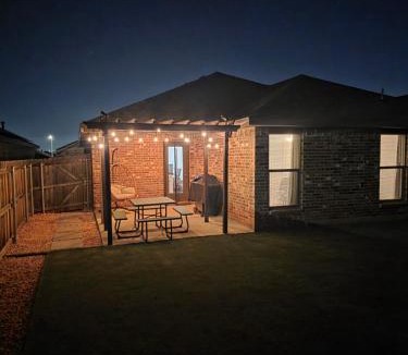 Odessa House | Basin Haven, King Suite, Clean Modern 3BR, Garage