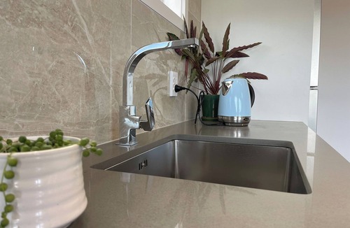 Orakei Cottage | Basin ViewnOrakei Basin with 180degree views