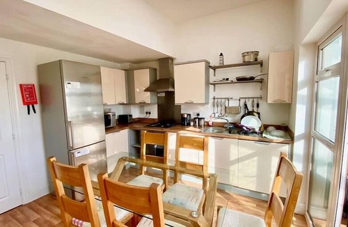 Sherborne St. John House | Basingstoke En-suite Room Townhouse Near Hospital