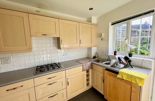 Lychpit House | Basingstoke Guesthouse