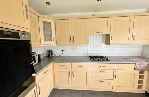 Lychpit House | Basingstoke Guesthouse