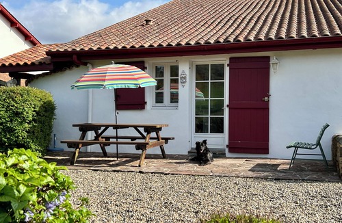 Louhossoa Apartment | BaskoParadis I Eco-Gite I Basque Farmhouse I Bed180 I Terrace I View I Garden