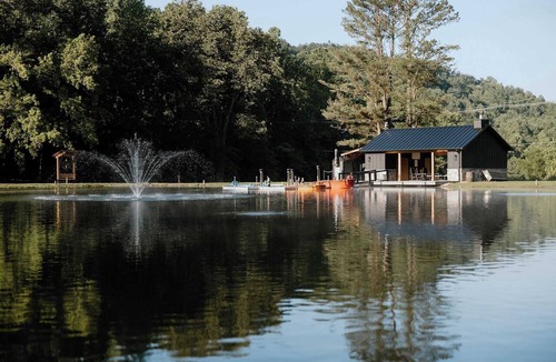 Pittman Center House | Bass Cabin by Creekside Hideaway