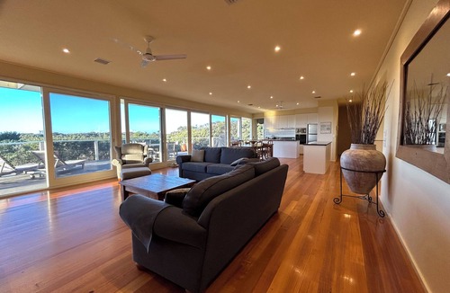 Portsea House | BASS SENSATIONAL SLEEPS UP TO 13, TENNIS COURT, PORTSEA GOLF CLUB LOCATION