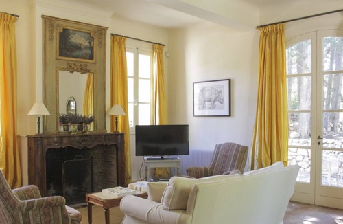 Beaurecueil Villa | Bastide Cezanne - Six Bedroom Villa, Sleeps 11