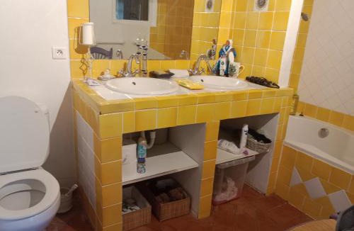 Roussillon House | Bastide Magnolia - Gite et chambres d 'hôtes, Roussillon - 2 nuits minimum