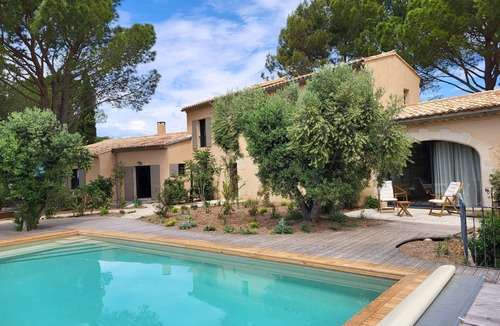 Caromb House | Bastide provençale amidst vineyards with swimming pool and lovely view - Sleeps 12