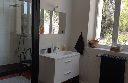 Grand Sud House | Bastide sleeps 9, large secure swimming pool, not overlooked in Aix en Provence