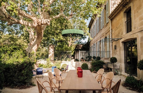 Eyragues House | Bastide with garden and swimming pool 10 minutes from Saint Rémy de Provence