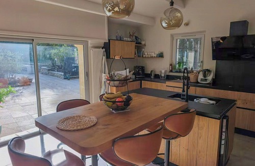 Rousset House | Bastide with Sainte-Victoire views near Aix