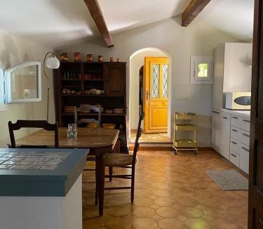 Crillon-le-Brave Villa | Bastidon, Petite bastide pour 2 avec bassin et jardin privé