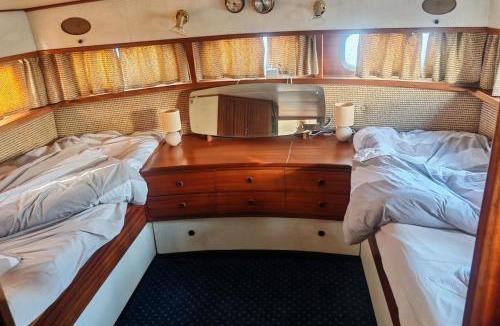 Carentan Boat Rental | bateau nuit insolite