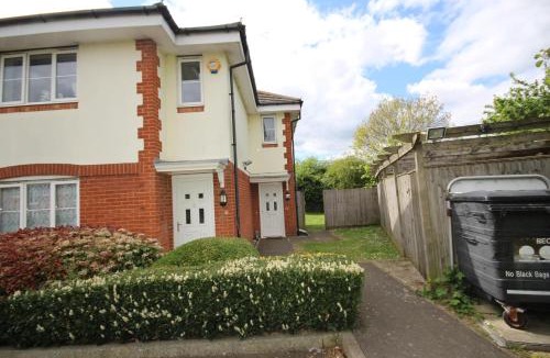Heathrow Villages Apartment | Bath Road Place