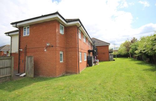 Heathrow Villages Apartment | Bath Road Place