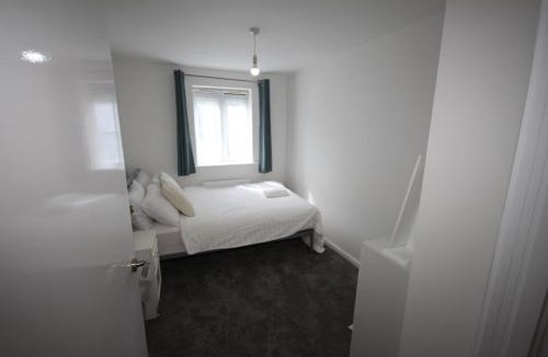 Heathrow Villages Apartment | Bath Road Place