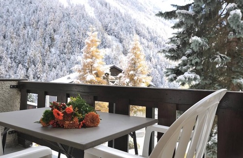 Grimentz Apartment | bathroom/WC - flat-screen TV - balcony South - public parking (parking charge in winter) - free in