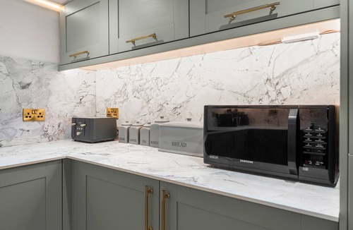 Bath Apartment | Baths Ultimate House Sleeps 40