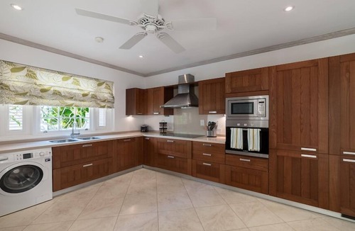 Mount Brevitor Villa | Battaleys Mews No. 24 – Refined West Coast Living Near Mullins Beach
