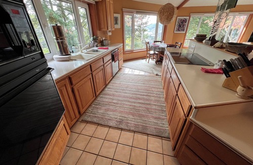 Port Orford House | Battle Rock House-Port Orford - Spectacular Views No Wind Broadband Internet