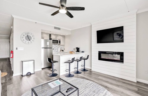 Downtown Wilmington Condo | Battleship Sunset on Water Street! River View! Free parking!