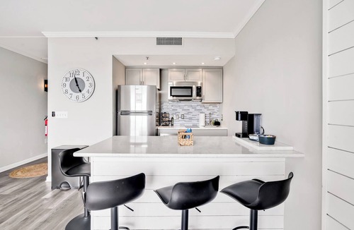 Downtown Wilmington Condo | Battleship Sunset on Water Street! River View! Free parking!