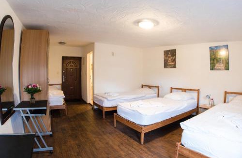 Weilerbach House | Bauer Schmidt Weilerbach Bauer`s Budget-Hotel