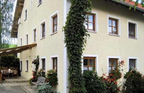 Michelsneukirchen Apartment | Bauernhof fernab vom Straßenlärm - eine Oase für Ihren Familienurlaub - 115 qm großes geräumiges Bauernhaus mit 3 Schlafzimmern und Sonnenterrasse