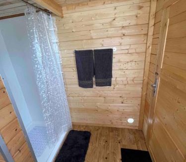 Dettenheim Apartment | Bauernhof Glamping mit Alpakas und Ziegen