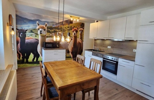 Lenne Apartment | Bauernhof Voß – Apartment 'Alpaka' with Mountain Views and Shared Terrace