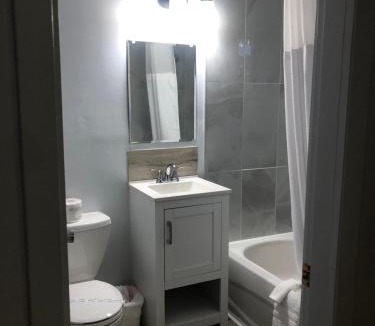 Creston Hotel | Bavarian Orchard Motel
