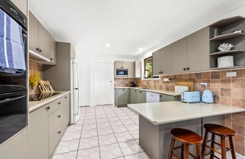 Callala Beach House | Bay Bliss - Fireplace - 3 Mins Walk to Beach
