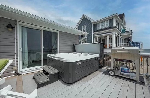 Hampton House | Bay Bliss - Private Beachfront Home with 180° Views & Hot Tub!