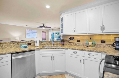 Cornelius Condo | Bay Breeze by SoCharm | Luxurious Waterfront Condo
