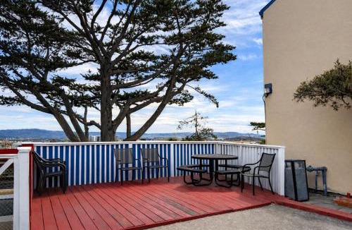Seaside Hotel | Bay Breeze Inn