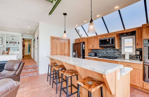 Mission Beach House | Bay Front, Roll Up Glass Walls, Roof deck Jacuzzi!