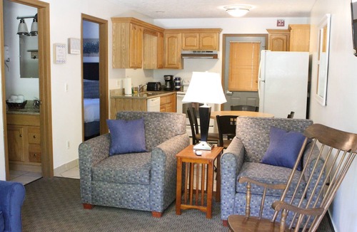 Put-in-Bay Hotel | Bay Lodging Resort