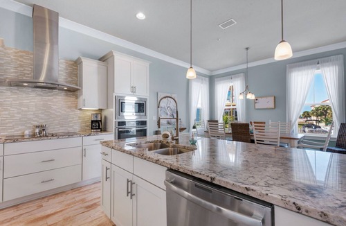 Navarre Beach House | “Bay Side Retreat” Luxury Vacation Home, Pool/Hot tub, Paddleboards