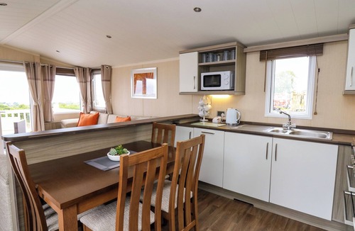 Llanllwchaiarn Cottage | BAY VIEW (27), pet friendly, with pool in Cross Inn