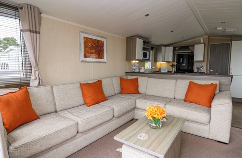 Llanllwchaiarn Cottage | BAY VIEW (27), pet friendly, with pool in Cross Inn