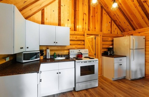 Sioux Narrows Nestor Falls Cottage | Bay View at White Pine Retreat - Super Cozy Cabin with Beautiful woodwork