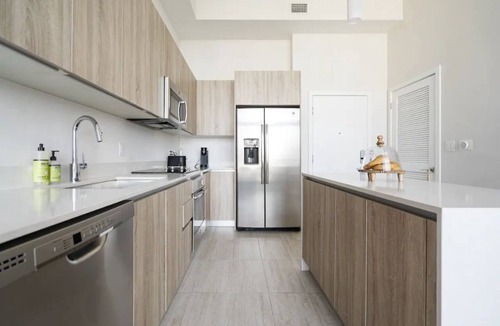 Northeast Miami Condo | Bay View Design District Apt, Pool, Gym & Parking