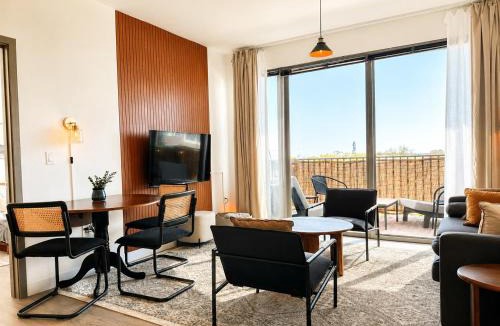 Bay View Apartment | Bay View Designer 2BR - Best Location with Balcony, Gym, and Terrace - Sleeps 6